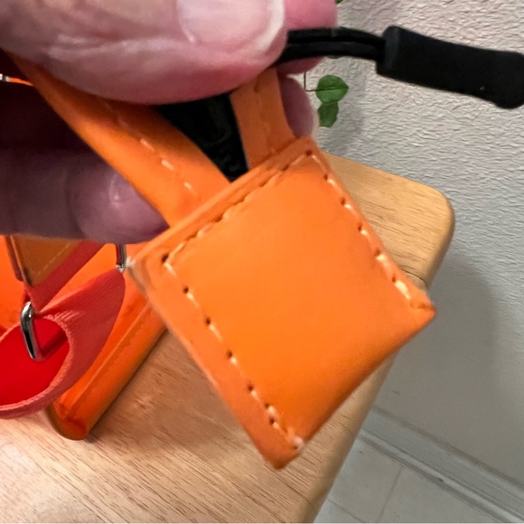 Marc Jacobs Vibrant Orange Semi-Sheer Crossbody/Shoulder Mesh Tote with zipper - Picture 9 of 15